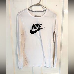 White long sleeve Nike T-shirt
